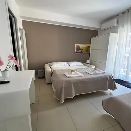 Four Naxos Bed & Breakfast 3*